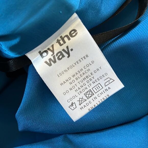 NEW ✨ Revolve By The Way Blue Satin V-neck Halter Top XXS - Picture 5 of 8